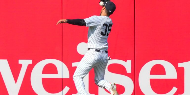 Cody Bellinger makes unreal catch in Yankees game